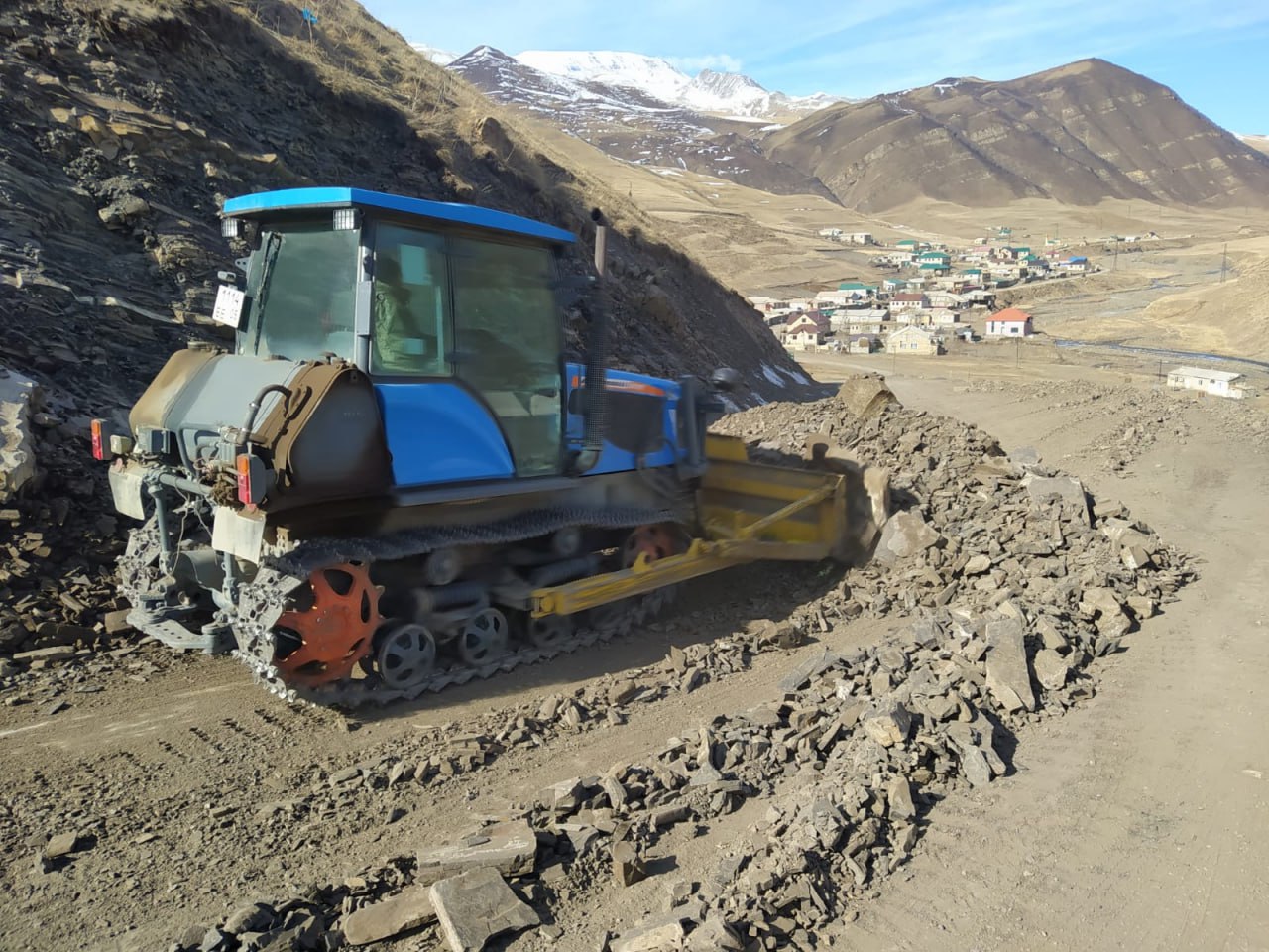 Дорожники Дагестана продолжают работы по содержанию и благоустройству дорог