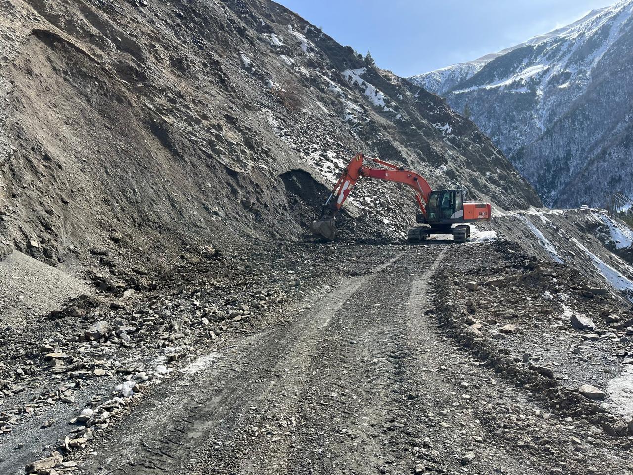 Дорожники Дагестана продолжают работы по содержанию и благоустройству дорог