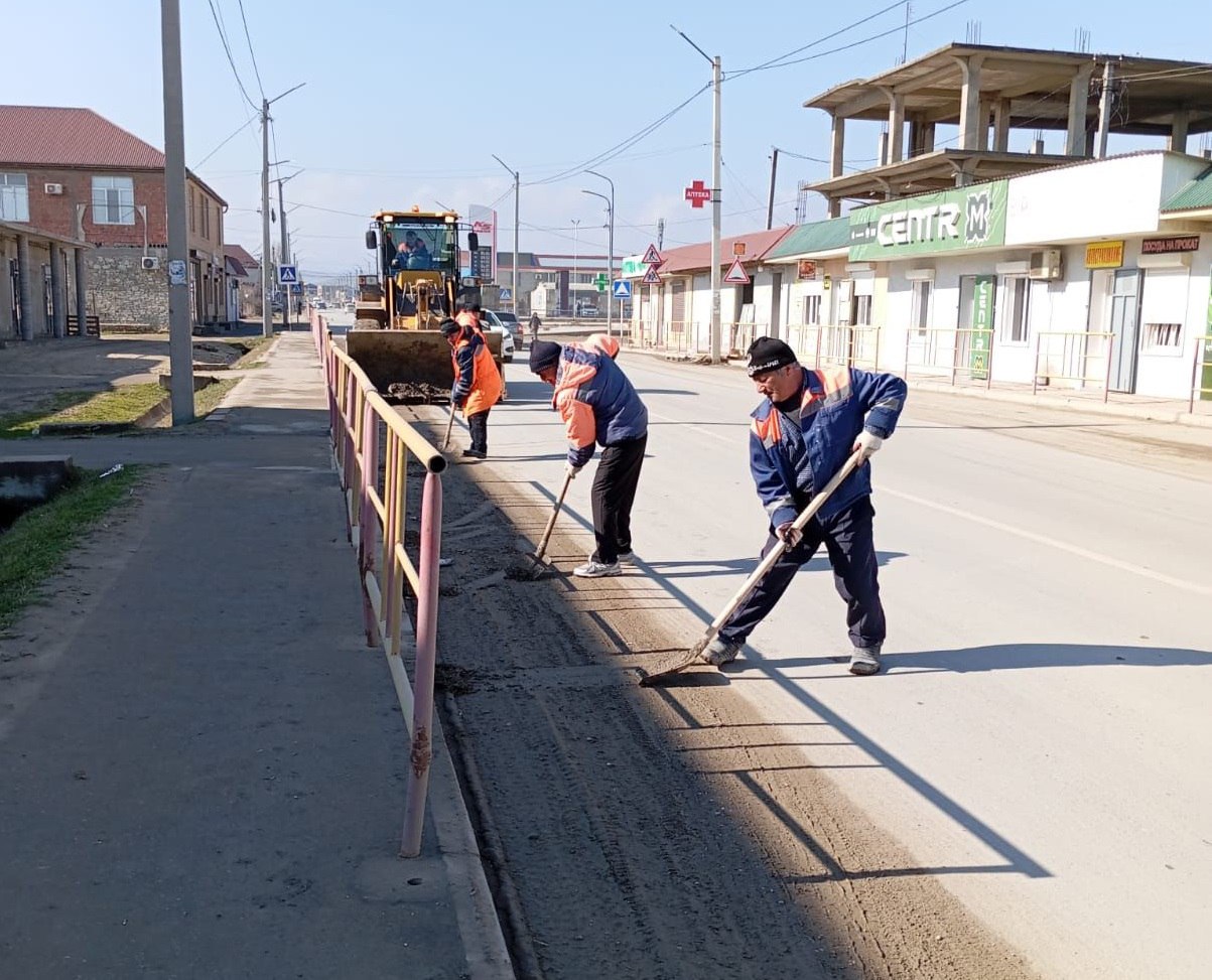 Дорожники Дагестана продолжают работы по содержанию и благоустройству дорог