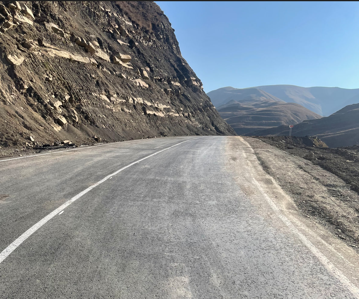 Благодаря нацпроекту в Дагестане проводят капремонт дороги к родине двух Героев СССР