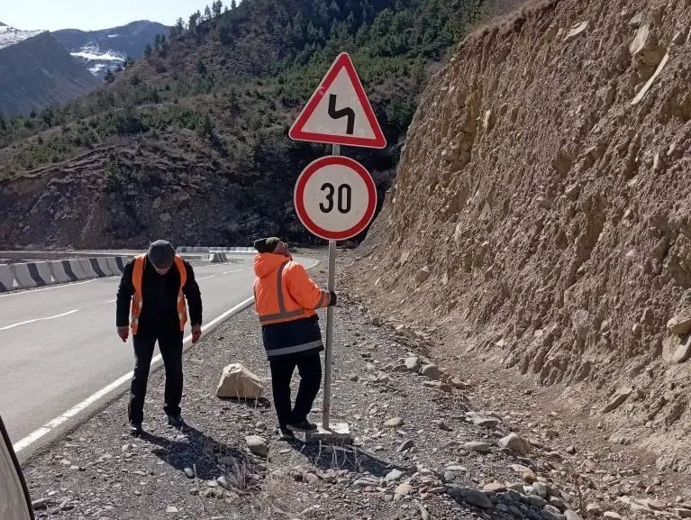 Дорожники Дагестана продолжают работы по содержанию и благоустройству дорог