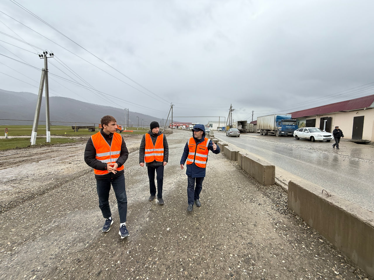 Студенты АДК ознакомились с ходом капремонта дороги Хасавюрт – Тлох
