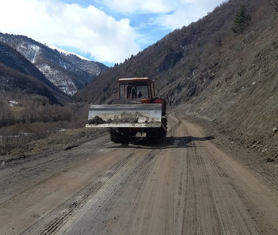 Дорожники Дагестана продолжают работы по содержанию и благоустройству дорог