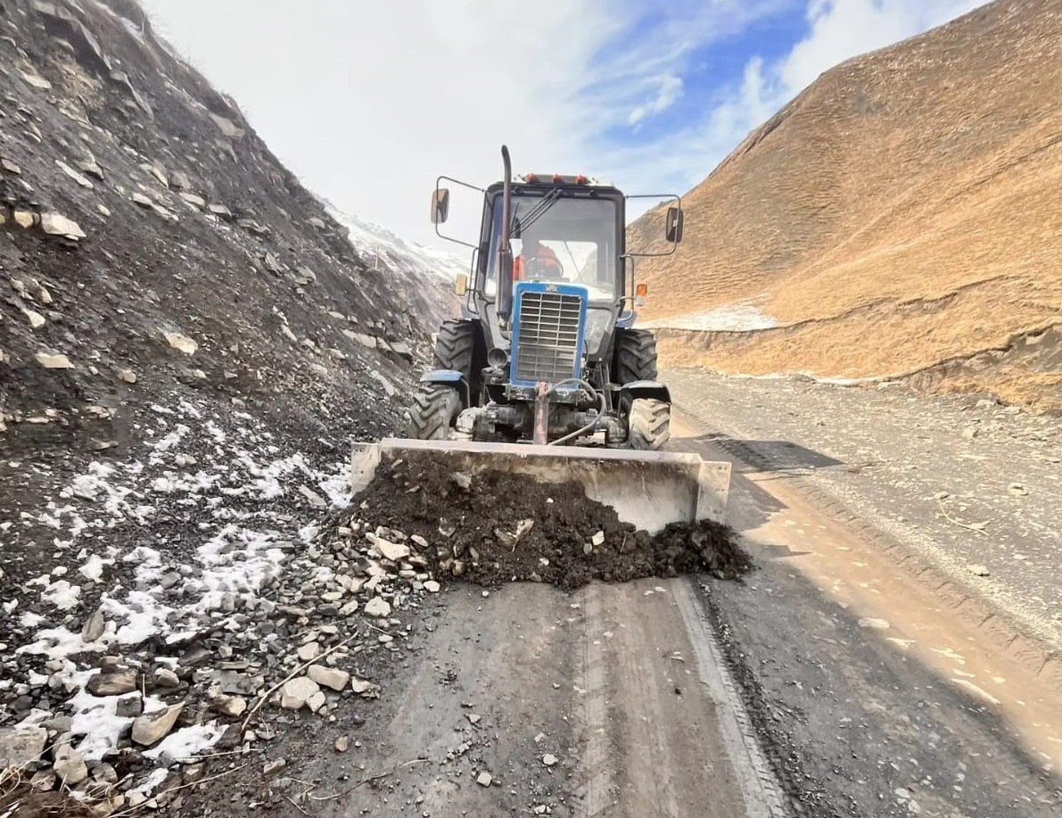 Дорожники Дагестана продолжают работы по содержанию и благоустройству дорог
