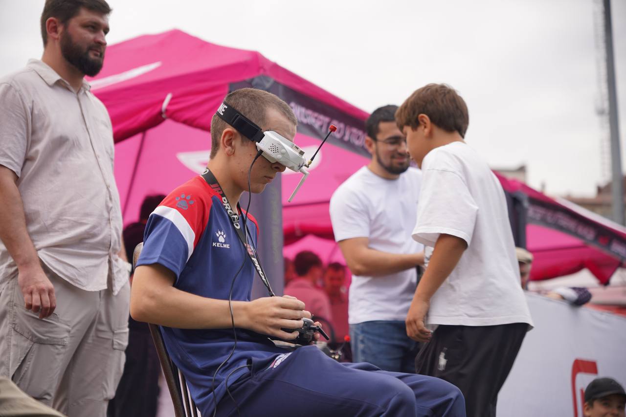 Арсланбек Алибеков рассказал о проведении гонок доронов в Автомобильно-дорожном колледже