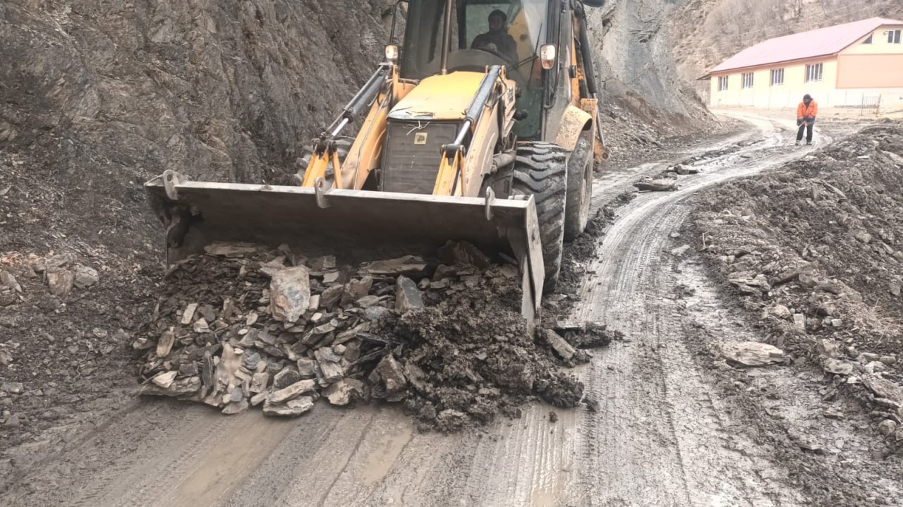 Дорожники Дагестана продолжают работы по содержанию и благоустройству дорог