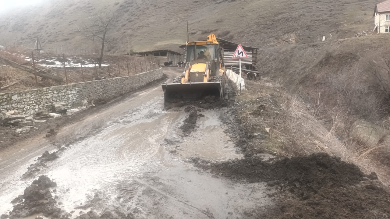 Дорожники Дагестана продолжают работы по содержанию и благоустройству дорог