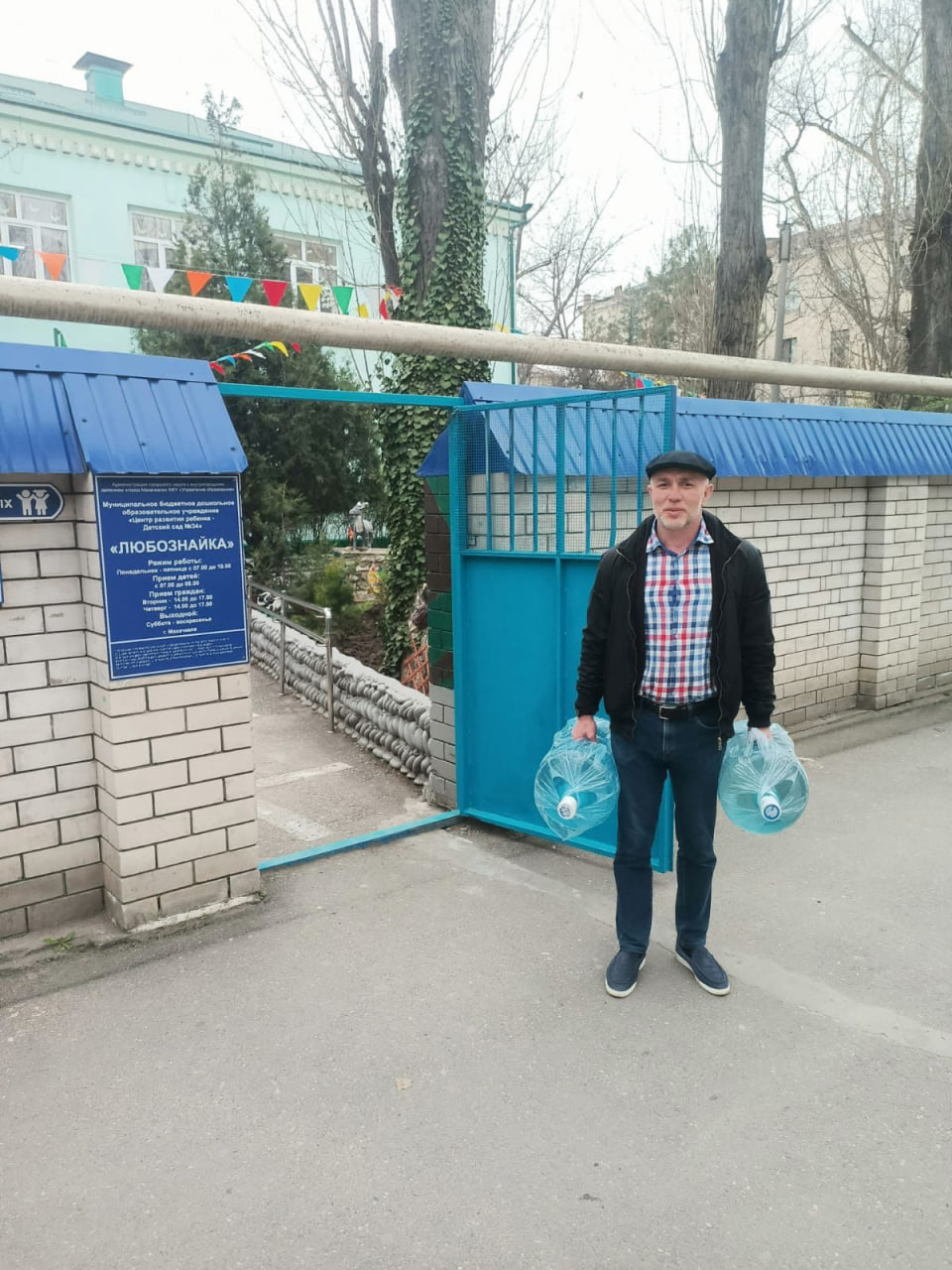 Специалисты ЦОДД Дагестана доставили питьевую воду в детские сады Махачкалы в рамках благотворительной акции