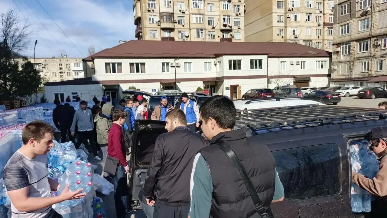 Студенты и педагоги Автомобильно-дорожного колледжа помогают пострадавшим от стихии в Махачкале