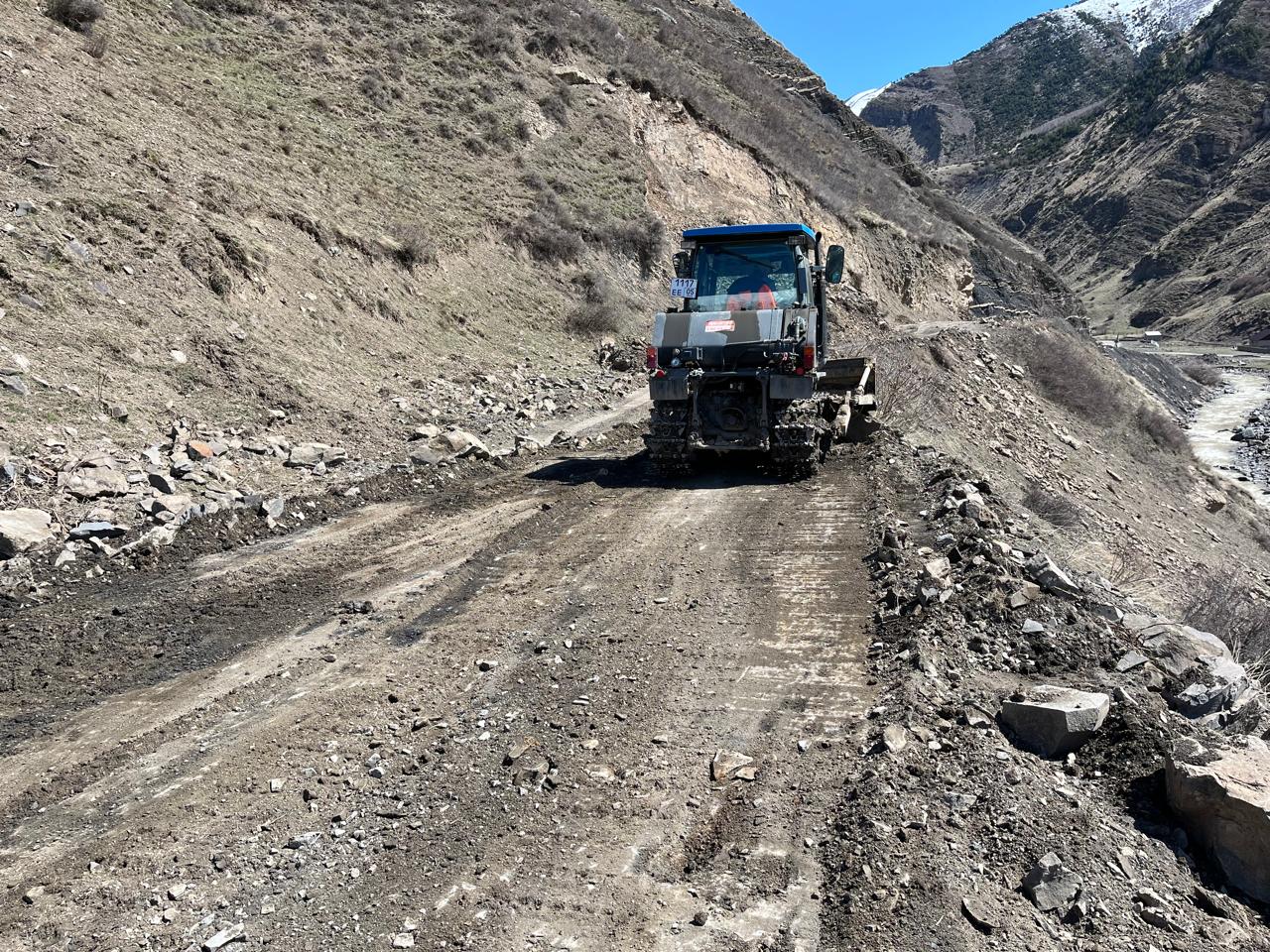 В Дагестане ежедневно ликвидируют последствия стихии на дорогах республики