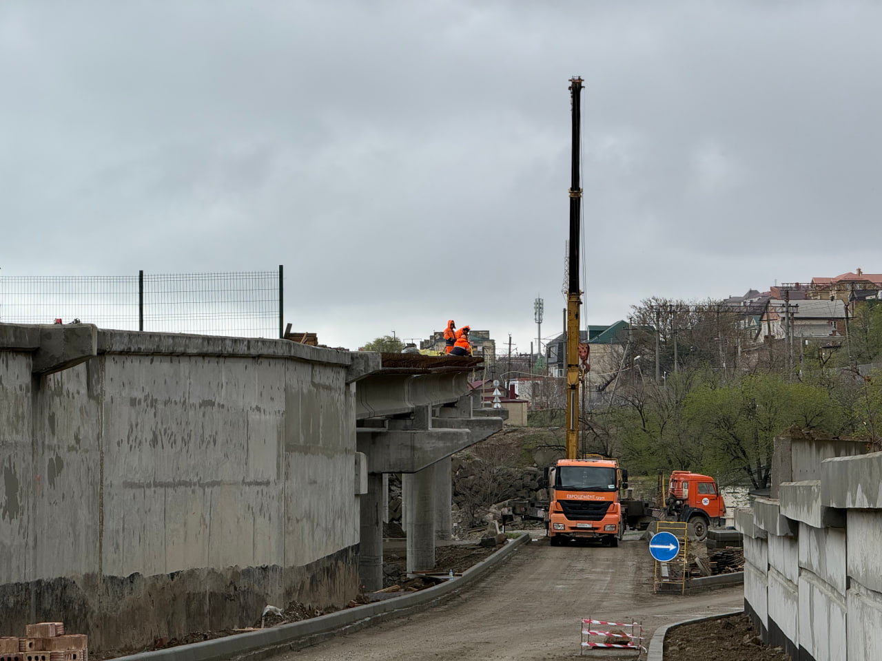 Студенты АДК побывали на строительстве подъездной дороги к Махачкалинскому порту