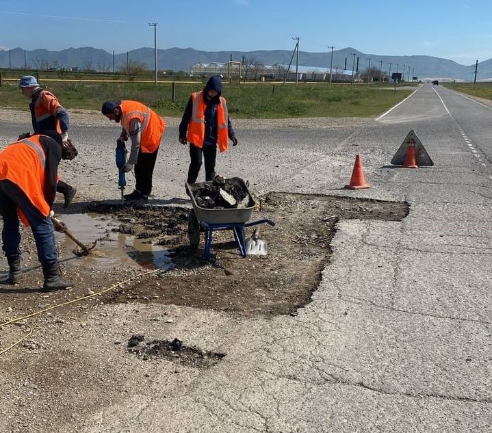 Арсланбек Алибеков подвёл итоги работы транспорта и дорожного хозяйства Дагестана за месяц после начала стихии